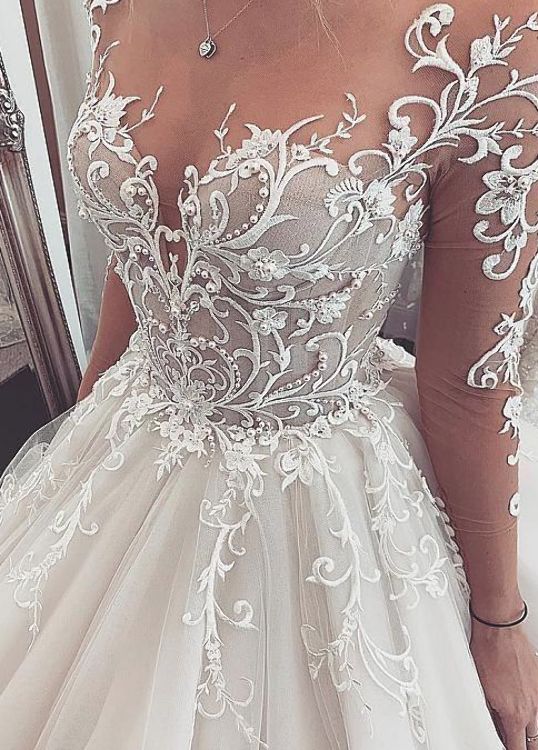 Tie the Knot in Style: The trendiest wedding dress styles for 2022
